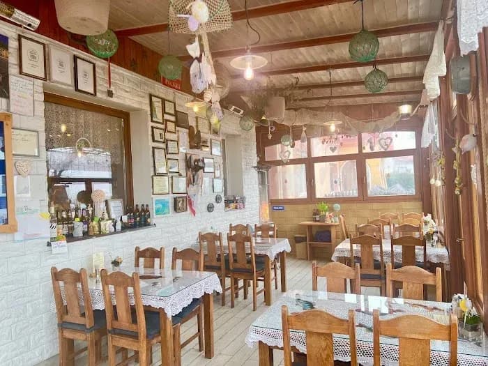 Gdzie zjeść w Helu? Odkryj najlepsze restauracje i smaki