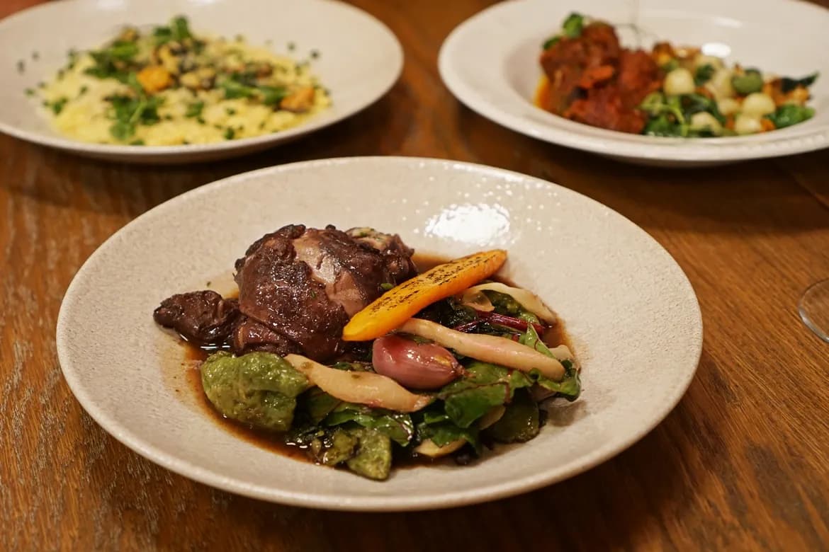 Gdzie zjeść w Krakowie? Odkryj najlepsze lokalne smaki i opinie