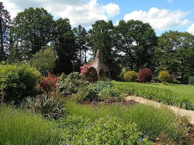 Najlepszy czas na wizytę w arboretum Wojsławice i kwitnienie roślin