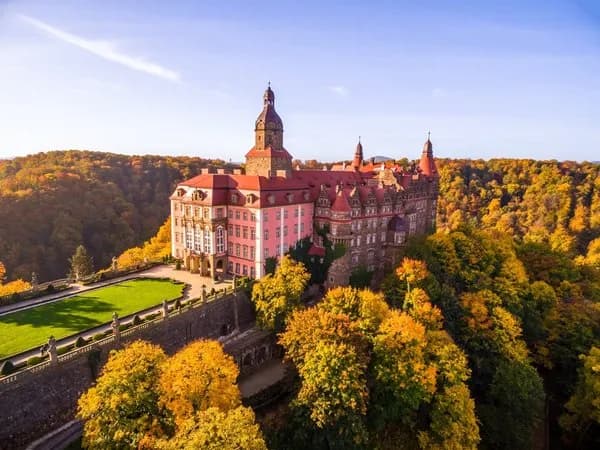 Gdzie zjeść w pobliżu Zamku Książ? Odkryj najlepsze restauracje