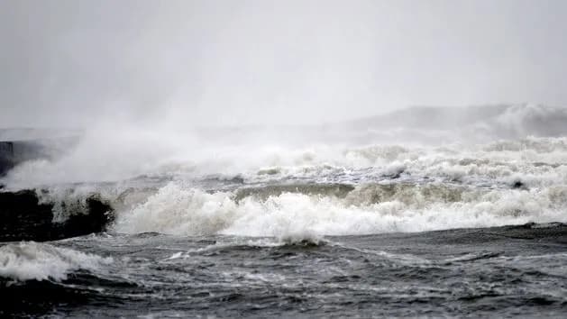 Sztormy na Bałtyku kiedy: uniknij niebezpieczeństw podczas wakacji